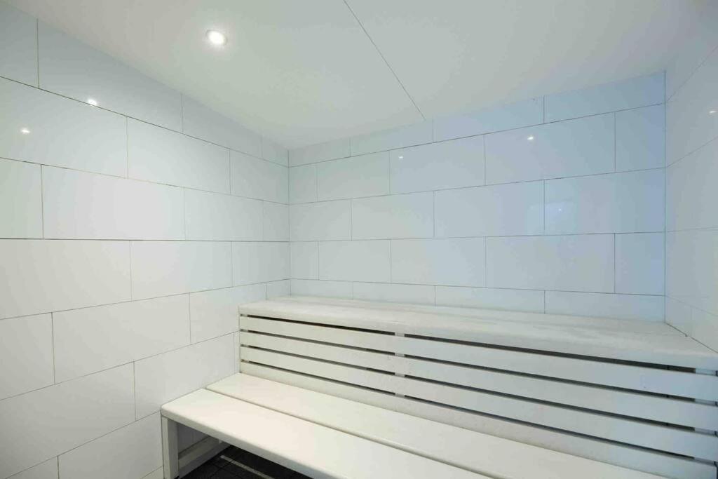City Apartment, Pool & Carpark Adelaide Eksteriør billede