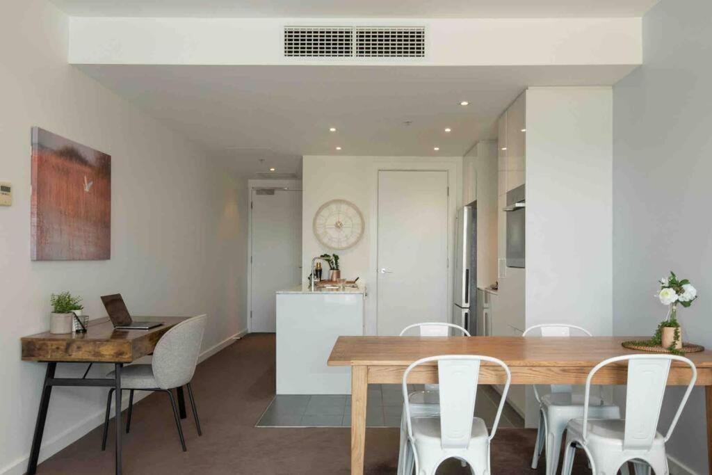 City Apartment, Pool & Carpark Adelaide Eksteriør billede